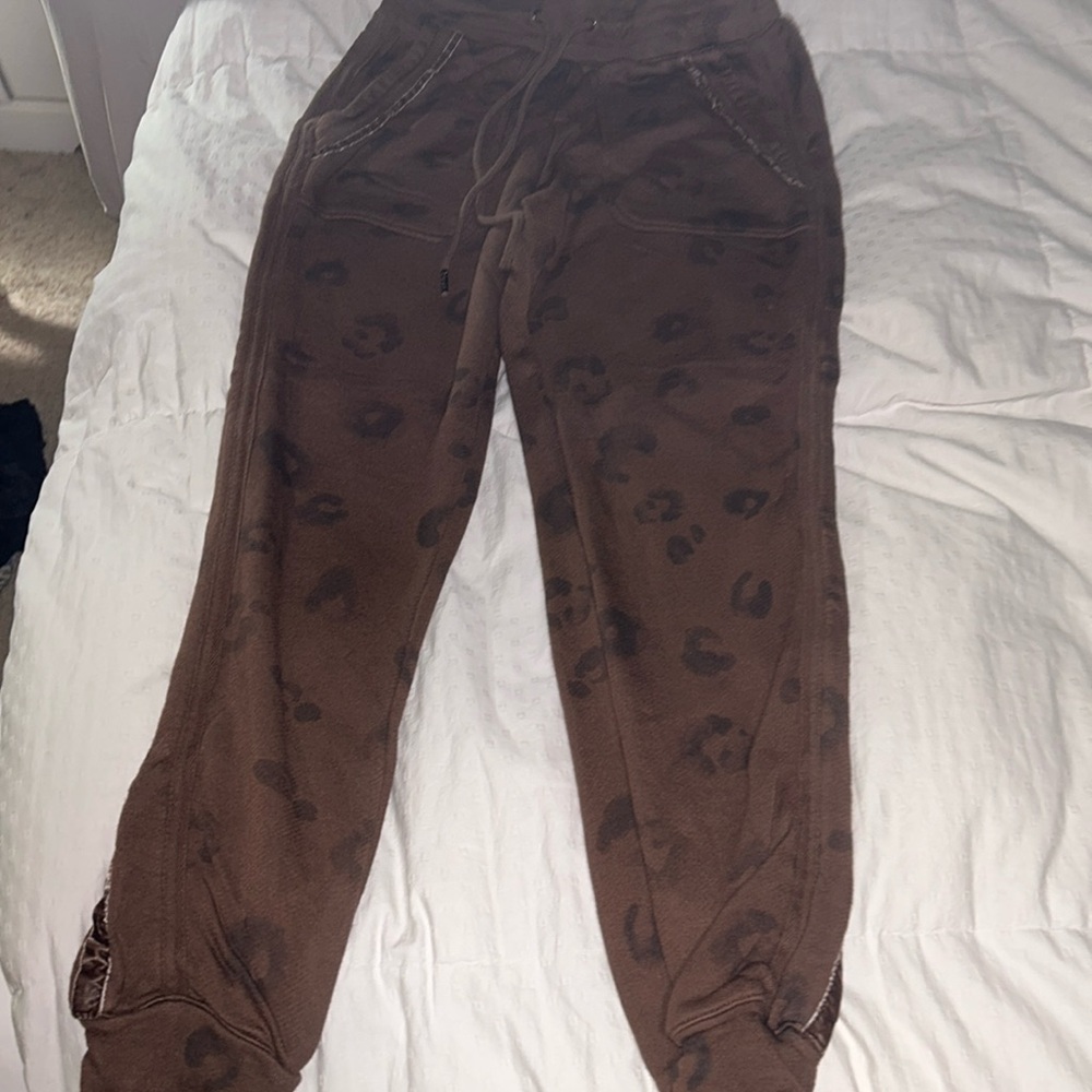 Splendid Cheetah Print Seamed Pocketed Cuffed Ankle Brown Sweat Pants Size S